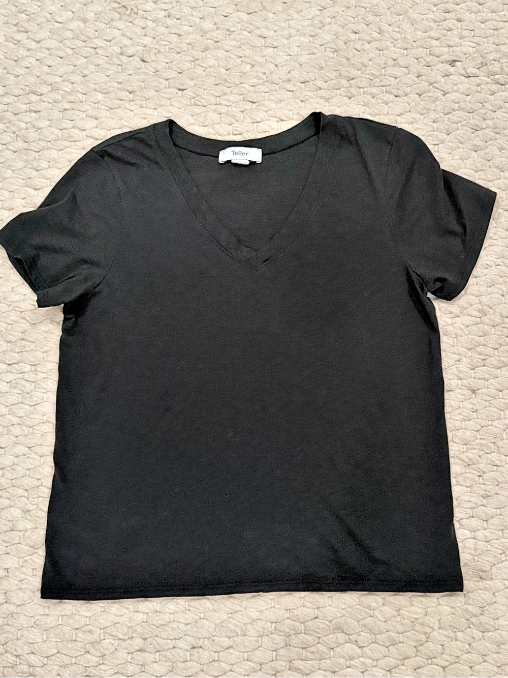 Teller V-Neck Tee in Black Size Medium Like New